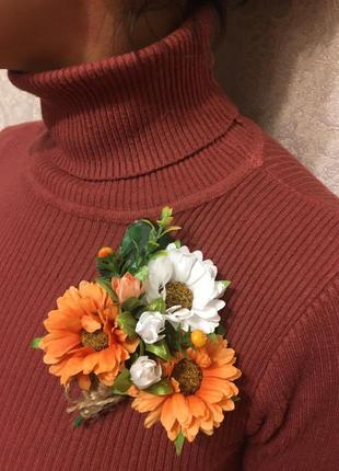 Брошка з квітами ручної роботи