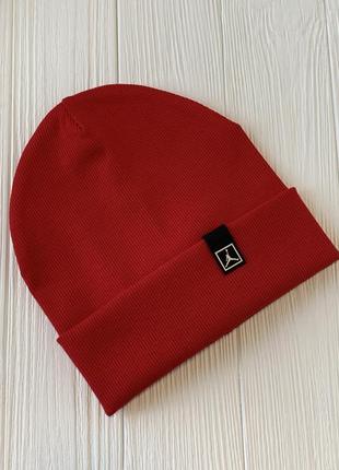 Красная шапка мальчику1 фото