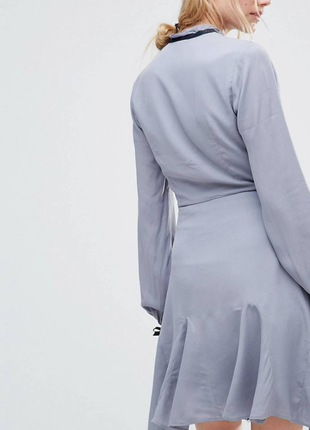 Короткое приталенное платье с контрастной завязкой на шее asos tall2 фото