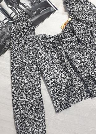 Блуза с квадратным вырезом. блуза с рукавами воланами. цветочный принт1 фото