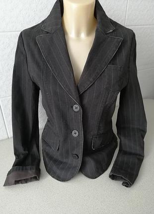 Джинсовий піджак з потертостями