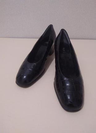 Фирменные женские туфли servas