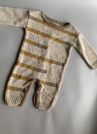 Вязаный бежевый ромпер, человечек со звёздами для малыша