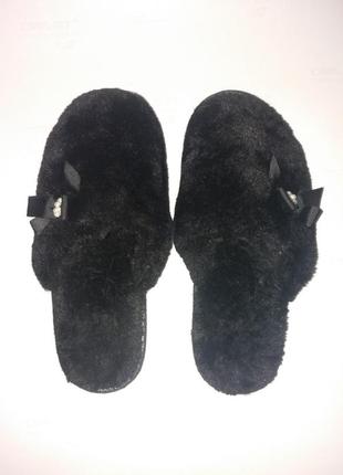 Красиві теплі м'які домашні тапочки