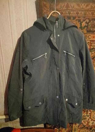 Ветровка женская.