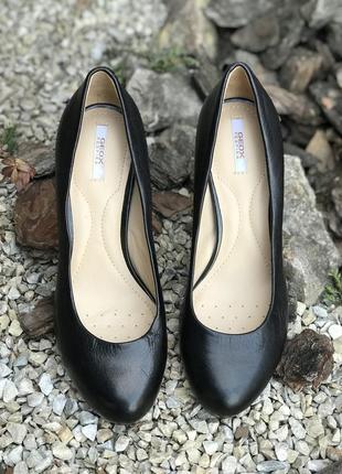 Оригінальні шкіряні жіночі туфлі geox італія 36р.7 фото