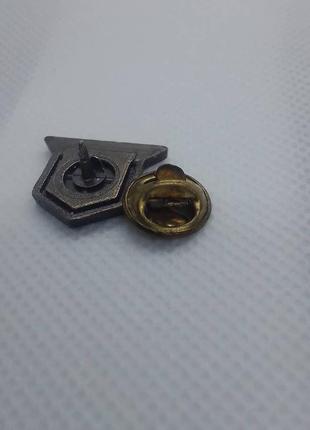 Forenza pin 2