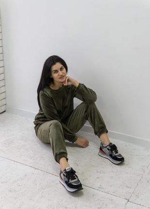 Стильний і зручний велюровий костюм для прогулянок та дому, є великий розмір