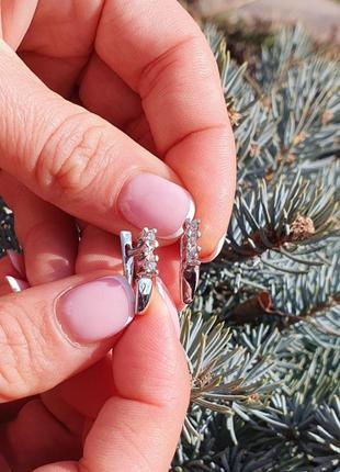 Женские серьги с бриллиантами из серебра1 фото