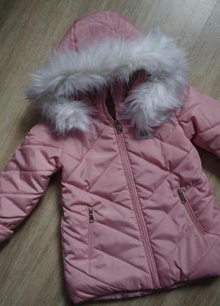 Фірмова дуже красива подовженна куртка на замку з капюшоном  рожевого кольору дівчинці