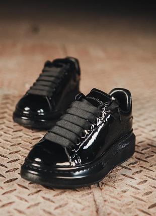 Лакированные женские кроссовки alexander mcqueen черные наложенный платеж✅