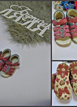 Продам сандалики