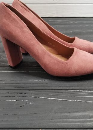 Шикарные туфли лодочки на устойчивом каблуке belle women