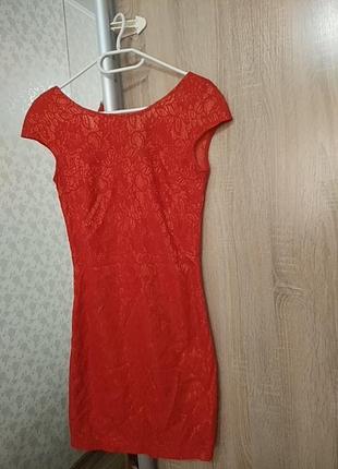 Гипюровое платье нарядное красное