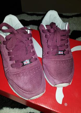 Женские кроссовки