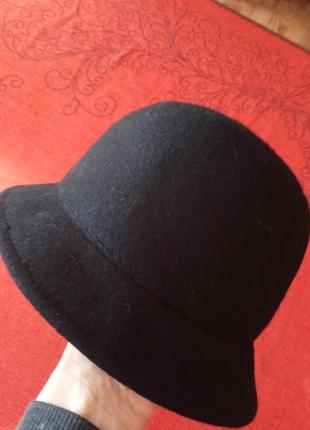 Фетровий капелюшок-казанок з опущеними краями