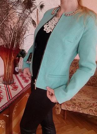 Кашемірова куртка-піджак коротке з декором (куртка кашемірова, напівпальто жіноче)2 фото