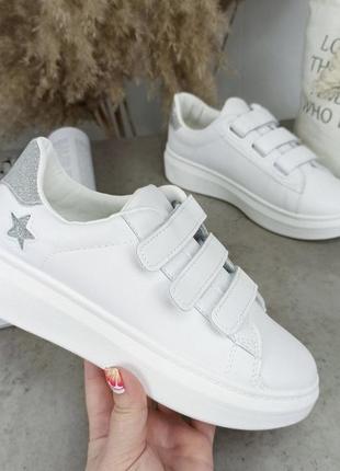 Кросівки білі |star|1 фото