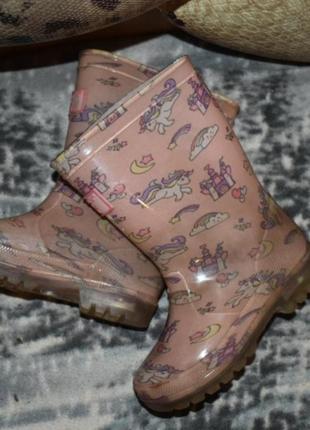 Гумові чобітки світяться