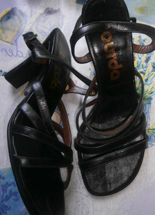 Натур.кожа/новые элегантные комфортные босоножки.р.39,5-40 "burda"