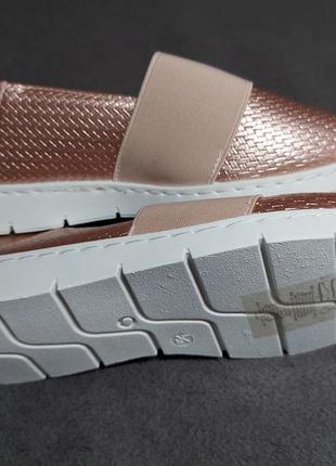 Жіночі туфлі.3 фото