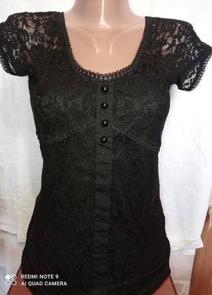 Ажурная трикотажная черная блузка с коротким рукавом