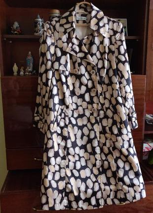 Плащ жіночий.