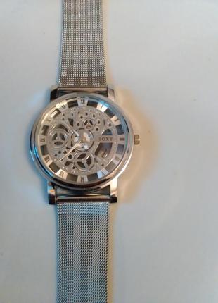 Часы наручные с металлическим браслетом  sy soxy