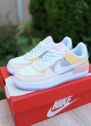 Жіночі кросівки nike air force 1 shadow (білі з бежевим і сірим)4 фото