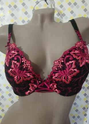 Красивый бюстгальтер marks& spenser 32 dd