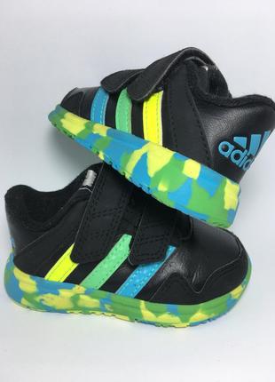 Оригінальні кросівки adidas, p202 фото