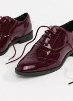 Шикарні лакові туфлі-оксфорди