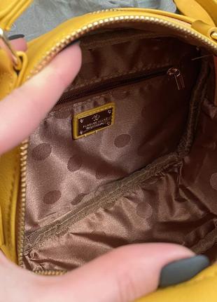Сумка-чемоданчик желтого цвета5 фото