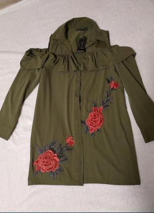 Платье с вышивкой boohoo.