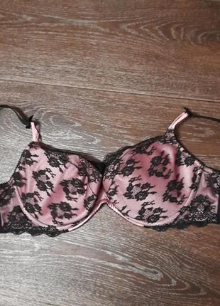 Кружевной красивый бюстгалтер р 32 f 70 f от ann summers, косточки,поролон