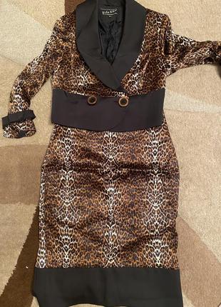 Атласный леопардовый костюм