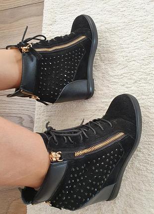 Сникерсы замшевые