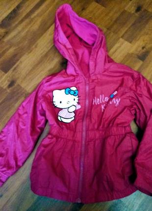 Куртка ветровка парка с капюшоном на флисе для девочки от бренда hello kitty