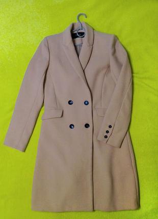 Бежевое пальто reserved  размера m