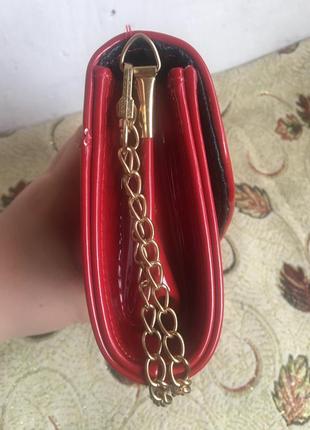 Клатч красный, сумка- клатч лаковая, большой кошелёк,цепочка на запястье3 фото