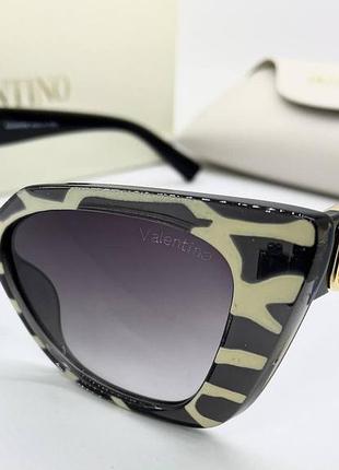 Стильные женские солнцезащитные очки