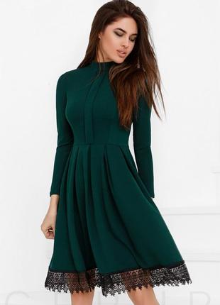 Продам зелёное платье а-силуэта с кружевом1 фото