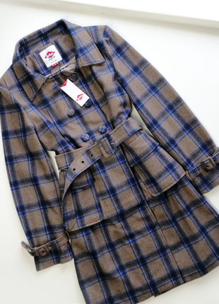 Жіноче вовняне пальто в карту