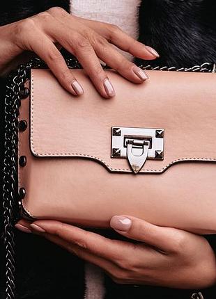 Стильная бежевая сумка