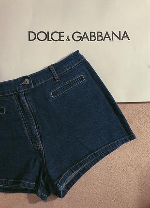 Джинсові шорти на завищеної талії.