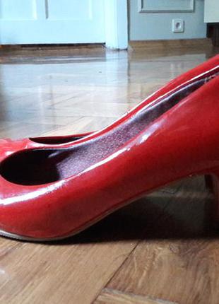 Туфлі лакові червоні zara1 фото