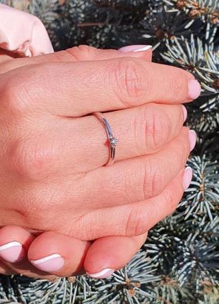 Помолвочное кольцо с бриллиантом1 фото