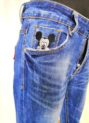 Узкие джинсы с принтом мики маусом5 фото