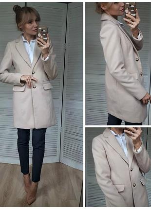 Красивое кофейное пальто