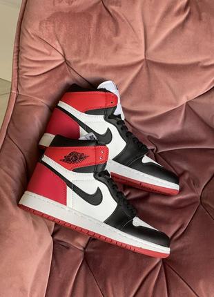 Чоловічі кросівки nike air jordan 1 retro червоні,счерным